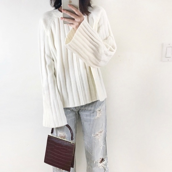 LAST ONE White round neck oversized sweater - Picture 2 of 7